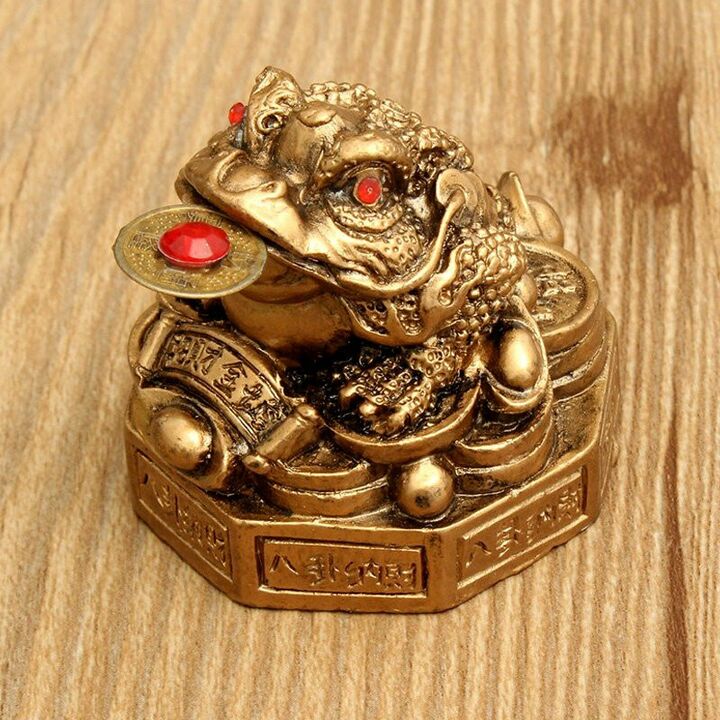 wealth amulet - three legged toad